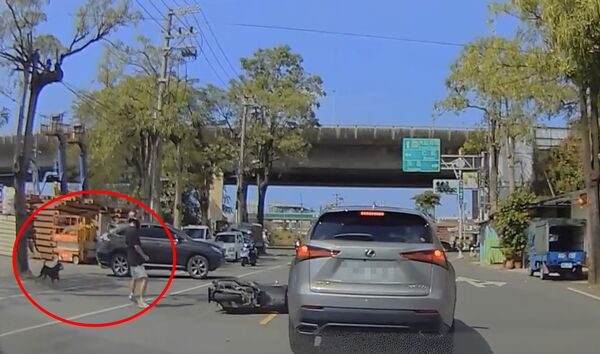 ▲▼高雄車禍。(圖/翻攝自WoWtchout - 地圖型行車影像分享平台)