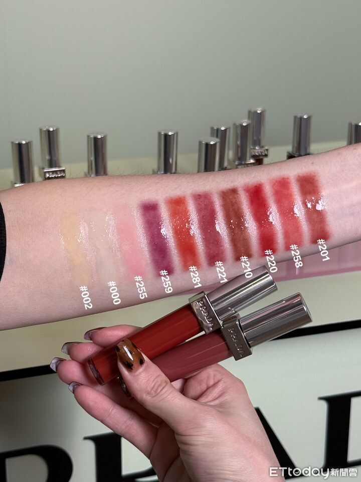 ▲prada,唇彩,彩妝,唇釉,。(圖/記者李薇攝)