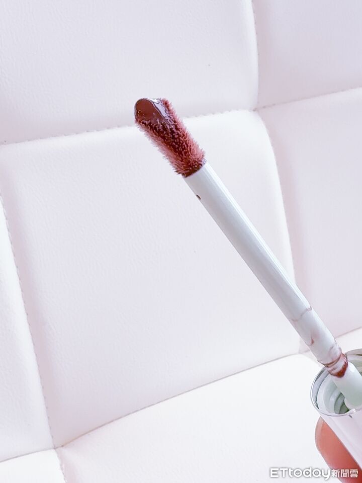 ▲prada,唇彩,彩妝,唇釉,。(圖/記者李薇攝)