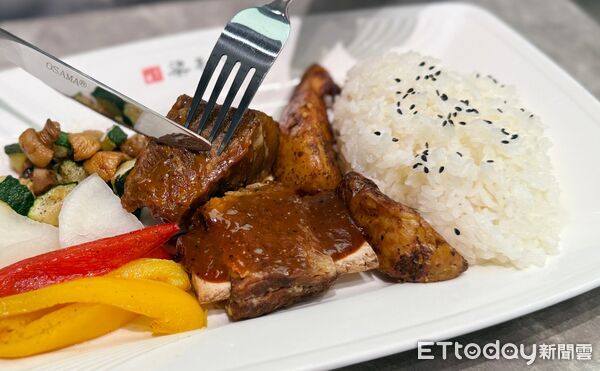 ▲八方雲集「美國帶骨牛小排麵」、梁社漢排骨「美國帶骨牛小排飯」。(圖/八方雲集提供)