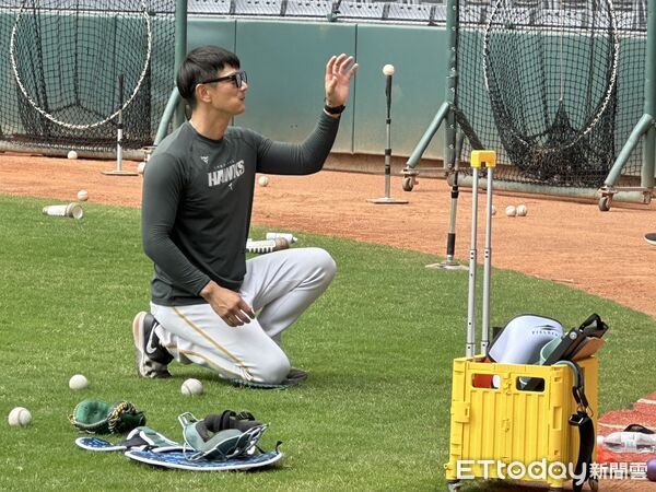 ▲▼台鋼雄鷹捕手教練凃壯勳。(圖/記者蔡厚瑄攝)