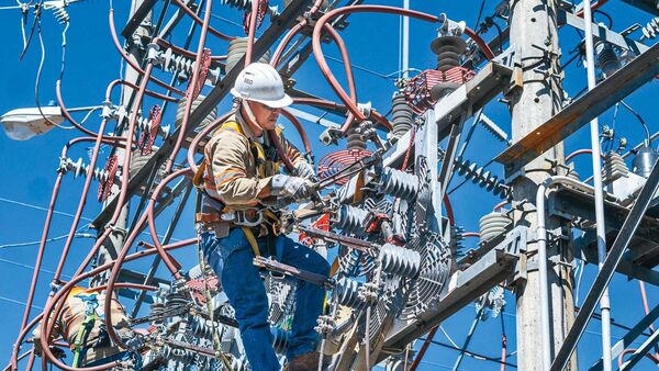 核能投資囊括電網及重電設備族群。(翻攝自臉書粉專AES EI Salvador)