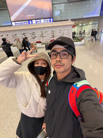 ▲▼弦子夫妻撤離杜拜,跨越3國終於落地北京。(圖/翻攝自微博)