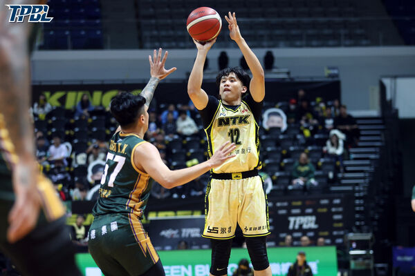 ▲雲豹高錦瑋、克羅馬,國王林彥廷。(圖/TPBL職籃提供)