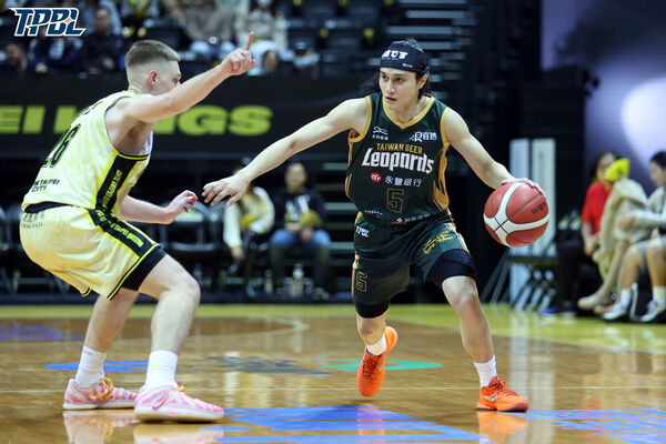 ▲雲豹高錦瑋、克羅馬,國王林彥廷。(圖/TPBL職籃提供)