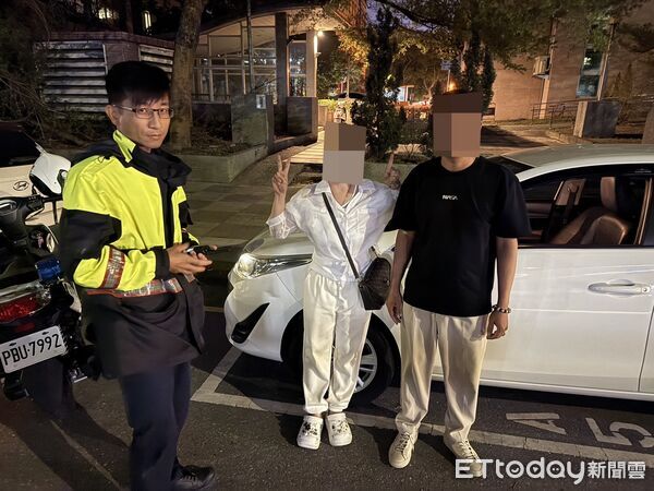 ▲▼ 燈會人潮多找不到車 布袋警地毯式搜尋助返家 。(圖/布袋分局提供)