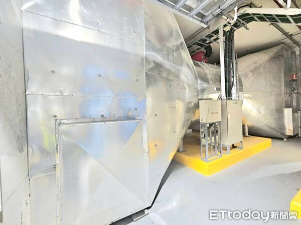 ▲台南鐵路地下化隧道風機已全數設置完成,預計月底展開測試。(記者林東良翻攝,下同)