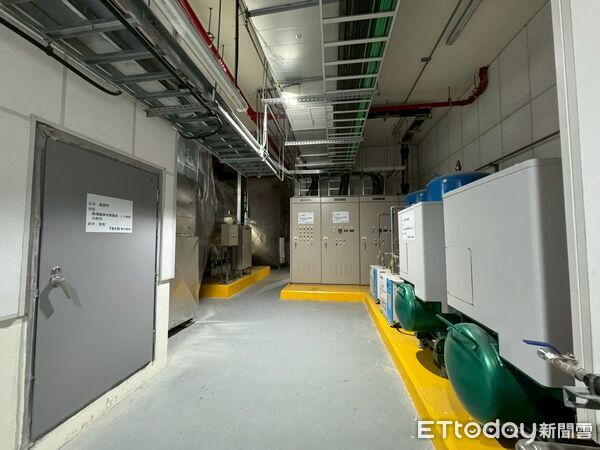 ▲台南鐵路地下化隧道風機已全數設置完成,預計月底展開測試。(記者林東良翻攝,下同)