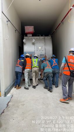 ▲台南鐵路地下化隧道風機已全數設置完成,預計月底展開測試。(記者林東良翻攝,下同)