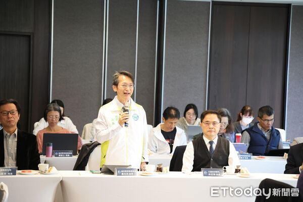 ▲▼花蓮慈院承接東區全人業務,委員會進入第三次會議,預計於五月初向衛福部提出初版全人照護計畫政策建議報告書。(圖/慈濟醫學中心提供,下同)