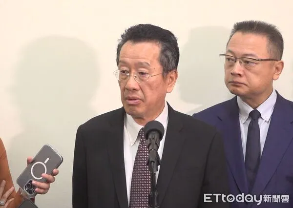 ▲國防部長顧立雄23日在立法院受訪。(圖/記者陳煥丞攝)