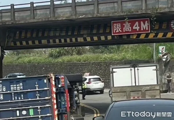 ▲限高4M斗大字體,但仍被漠視。(圖/楊梅警分局提供)