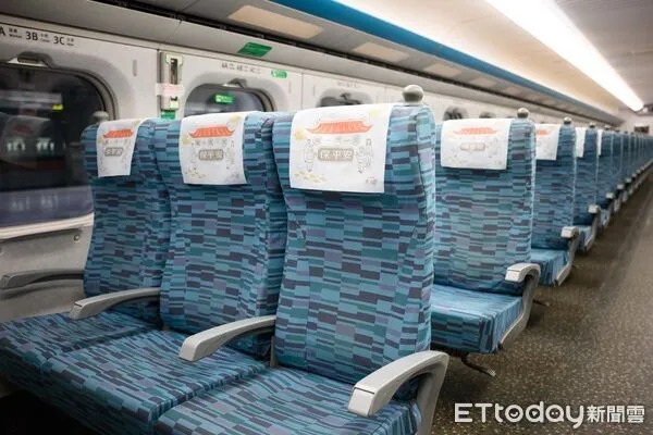 ▲▼高鐵結合媽祖信仰文化推出的「祈福頭靠墊」。(圖/高鐵提供)