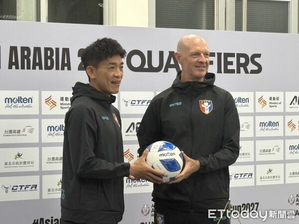 ▲中華男足新任總教練羅斯、「台灣隊長」陳柏良。(圖/記者杜奕君攝)