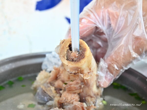 ▲▼臭豆腐大骨湯花枝炒麵。(圖/糖糖`s 享食生活授權提供)
