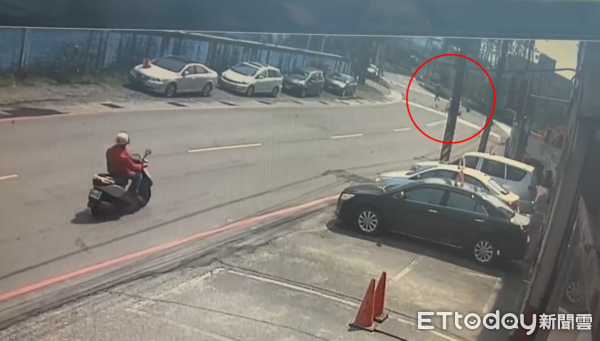 ▲▼基隆七堵死亡車禍,騎士左轉遭撞當場慘死。(圖/記者郭世賢翻攝)