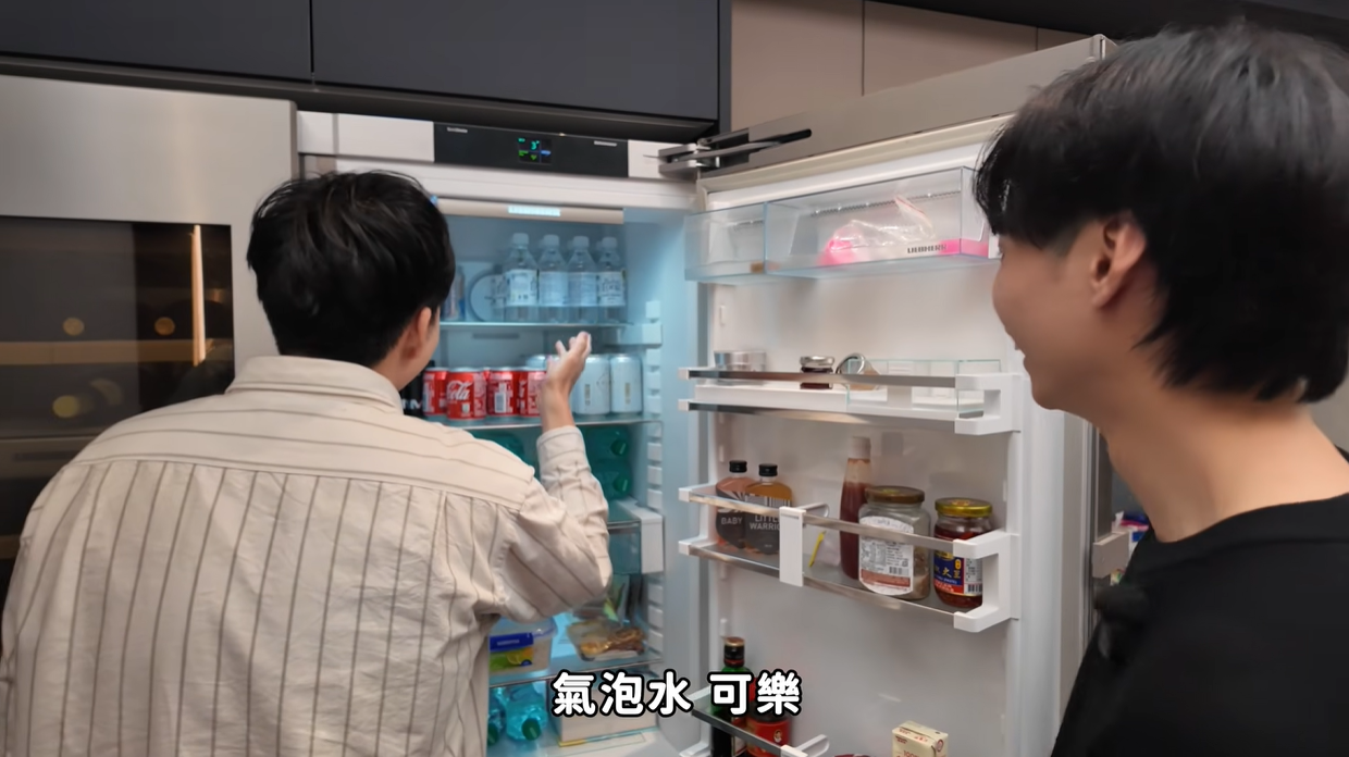 Joeman開箱自家豪宅。(圖/翻攝自YouTube/Joeman)