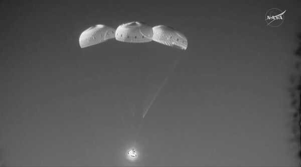 ▲▼美國國家航空暨太空總署(NASA)的「阿提米絲2號」(Artemis II)任務圓滿完成,獵戶座太空船(Orion spacecraft)在歷經近10天的繞月航行後,於11日正式濺落太平洋。(圖/路透)