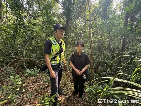 ▲單獨登山迷途,警消及時救援成功脫困。(圖/記者楊晨東翻攝)