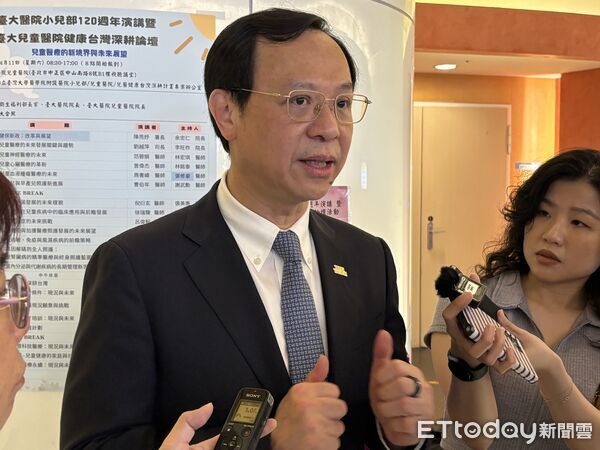 ▲▼衛福部長石崇良出席台大醫院小兒部120周年演講會曁健康台灣論壇。(圖/記者洪巧藍攝)
