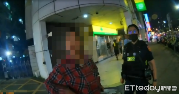 ▲▼ 三重婦人大鬧八方雲集,警方到場意外查獲。(圖/記者陸運陞翻攝,下同)