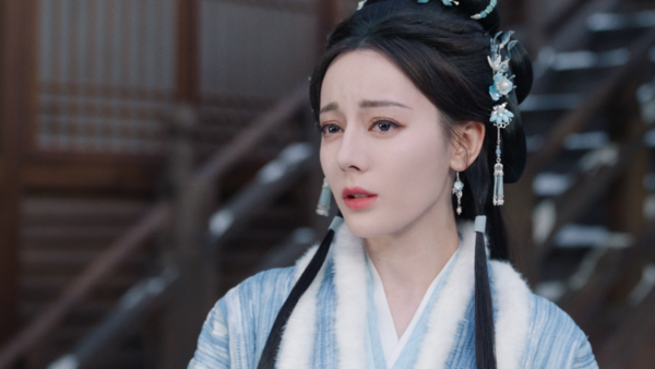 ▲《白日提燈》迪麗熱巴(左)與陳飛宇(右)展現渾然天成的CP感。(圖/Disney+)