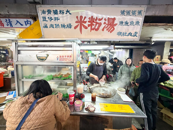 ▲▼在地人推薦50年古早味!「南門市場米粉湯」必點黑白切與濃郁大骨熬煮米粉湯。(圖/部落客VIVIYU提供)