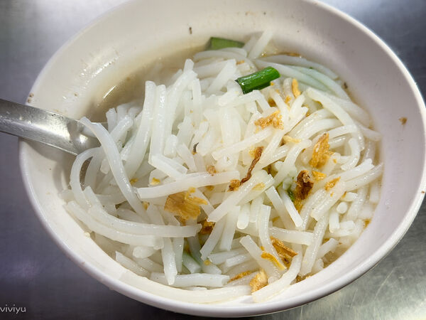 ▲▼在地人推薦50年古早味!「南門市場米粉湯」必點黑白切與濃郁大骨熬煮米粉湯。(圖/部落客VIVIYU提供)