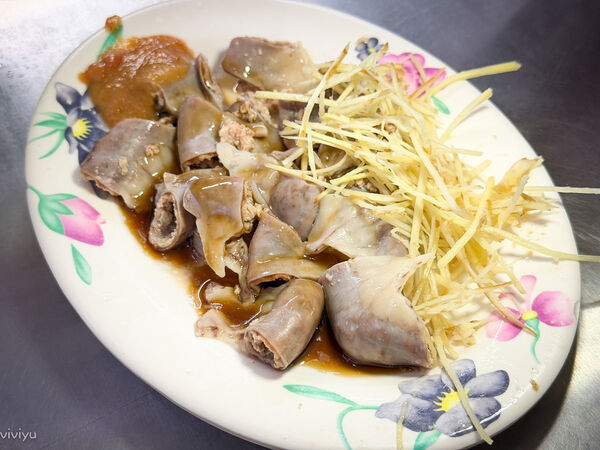 ▲▼在地人推薦50年古早味!「南門市場米粉湯」必點黑白切與濃郁大骨熬煮米粉湯。(圖/部落客VIVIYU提供)