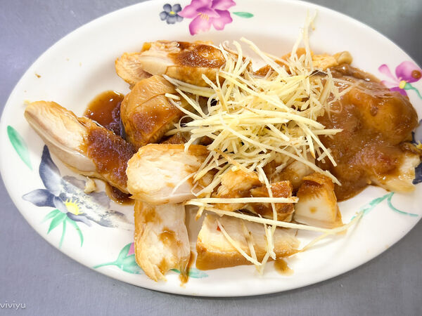 ▲▼在地人推薦50年古早味!「南門市場米粉湯」必點黑白切與濃郁大骨熬煮米粉湯。(圖/部落客VIVIYU提供)