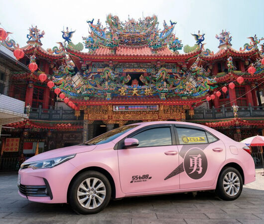 ▲55688台灣大車隊白沙屯媽祖粉紅超跑車隊。(圖/大車隊提供)