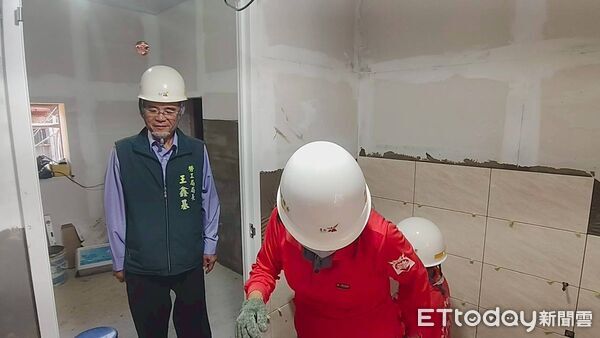 ▲台南市做工修繕團深入關廟偏鄉,協助弱勢家庭改善居住環境。(記者林東良翻攝,下同)