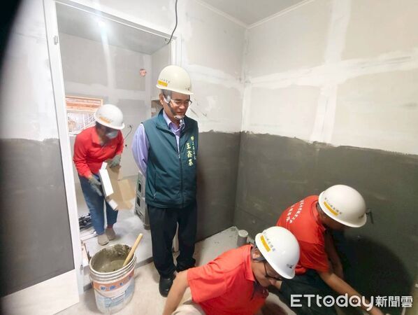 ▲台南市做工修繕團深入關廟偏鄉,協助弱勢家庭改善居住環境。(記者林東良翻攝,下同)