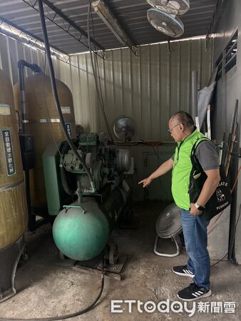 ▲▼ 才剛重新開幕!大立空中樂園小飛機「定格半空」 男童受困驚魂。(圖/記者賴文萱翻攝)