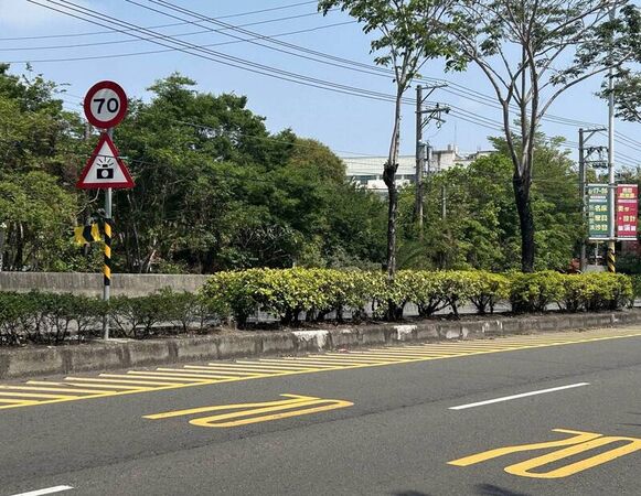 ▲彰化花壇鄉台一線250米竟有3種限速。(圖/警方提供)