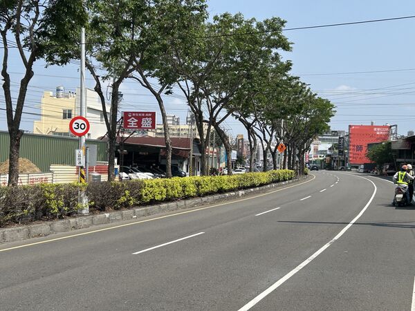 ▲彰化花壇鄉台一線250米竟有3種限速。(圖/警方提供)