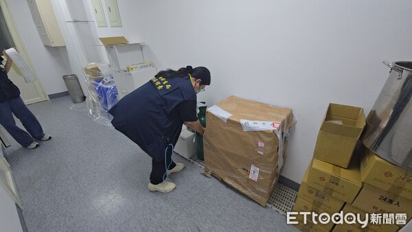 ▲▼ 桃園茶飲廠塗改偽造有效期改包裝販售 負責人夫妻130萬交保 。(圖/記者楊熾興翻攝)