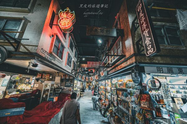 ▲▼鮮為人知的香港景點「逸東邨香港街市」,打造昔日九龍寨城。(圖/部落客黑皮提供)