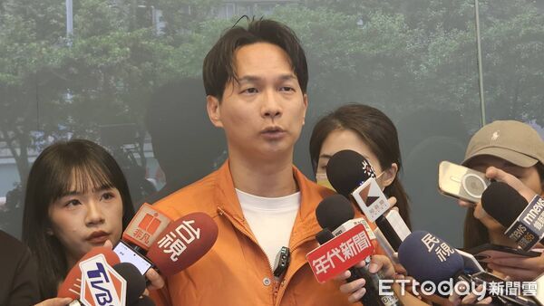 ▲民眾黨中評會副主委陳宥丞13日說明李貞秀除籍案。(圖/記者呂佳賢攝)
