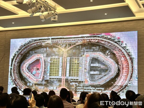 ▲▼札哈.哈蒂建築師事務所(Zaha Hadid Architects, ZHA)副總監黃劭暐,分享淡江大橋設計過程。(圖/記者林育綾攝)