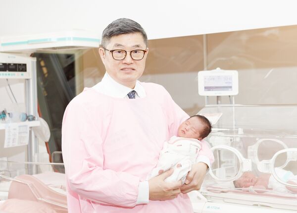 ▲桃園秉坤婦幼醫院院長洪秉坤將以其婦產科專業與長年經營基層醫院的經驗,在少子化浪潮下深化醫政溝通。(圖/洪秉坤提供)
