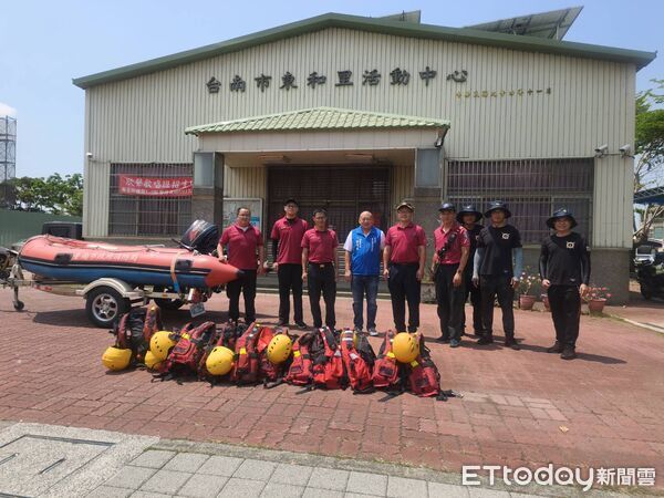 ▲台南市消防局第六大隊14日在安南區辦理易淹水地區超前部署實兵演練,提前備戰汛期與颱風季。(記者林東良翻攝,下同)