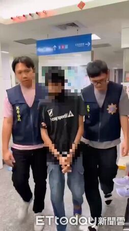 ▲萬華警方逮捕僵屍行走的持毒蔡男。(圖/記者張君豪翻攝)