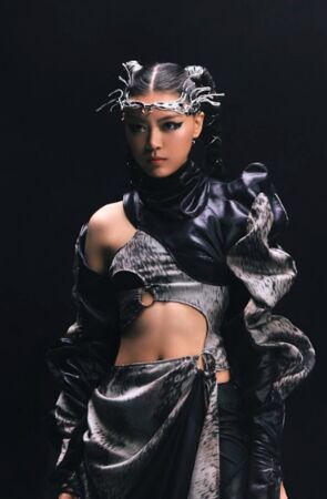 ▲▼楚晴晴以歌曲〈BURNOUT DYNASTY〉MV入圍2026年柏林音樂錄影帶獎「最佳視覺特效(Best VFX)」獎項。(圖/JFJ Productions提供)
