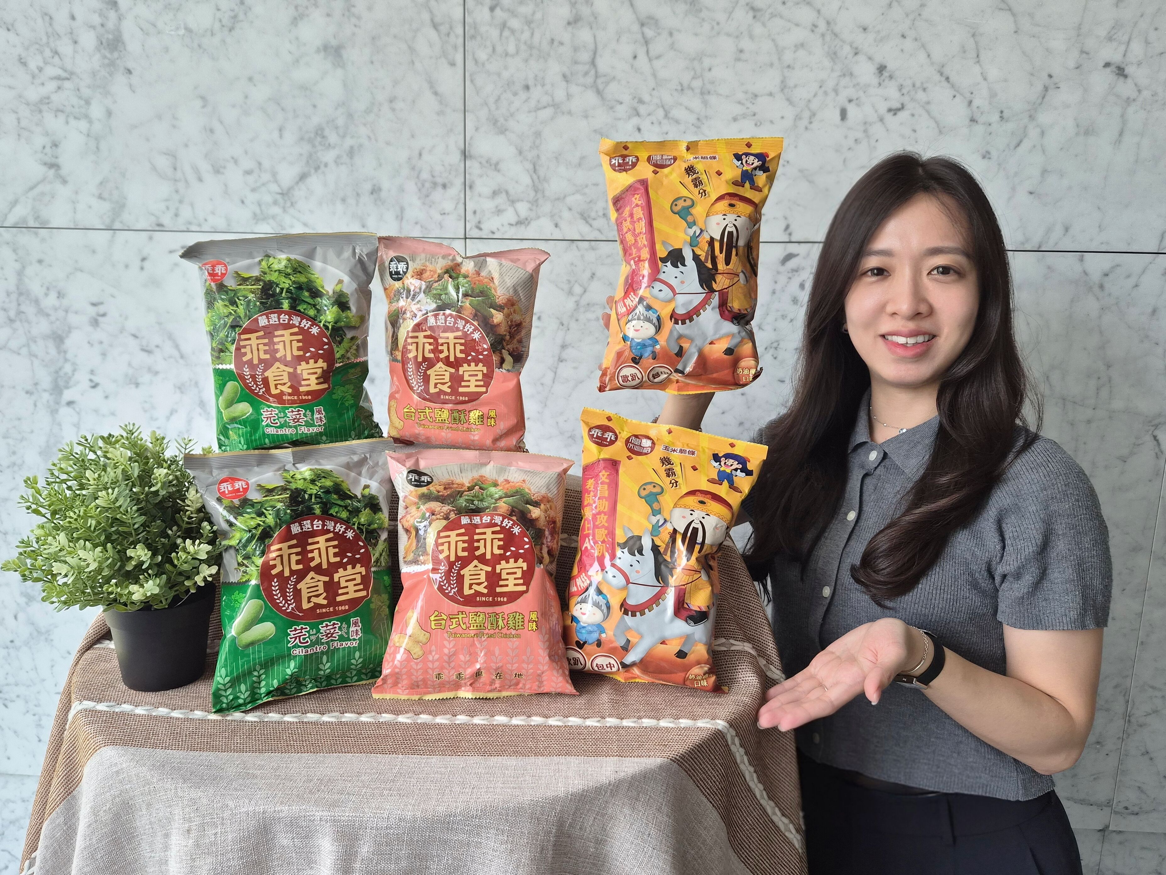 ▲▼全聯獨家開賣3款乖乖新品,包括「香菜、鹹酥雞」風味米菓,還有文昌君限定包裝。(圖/業者提供)