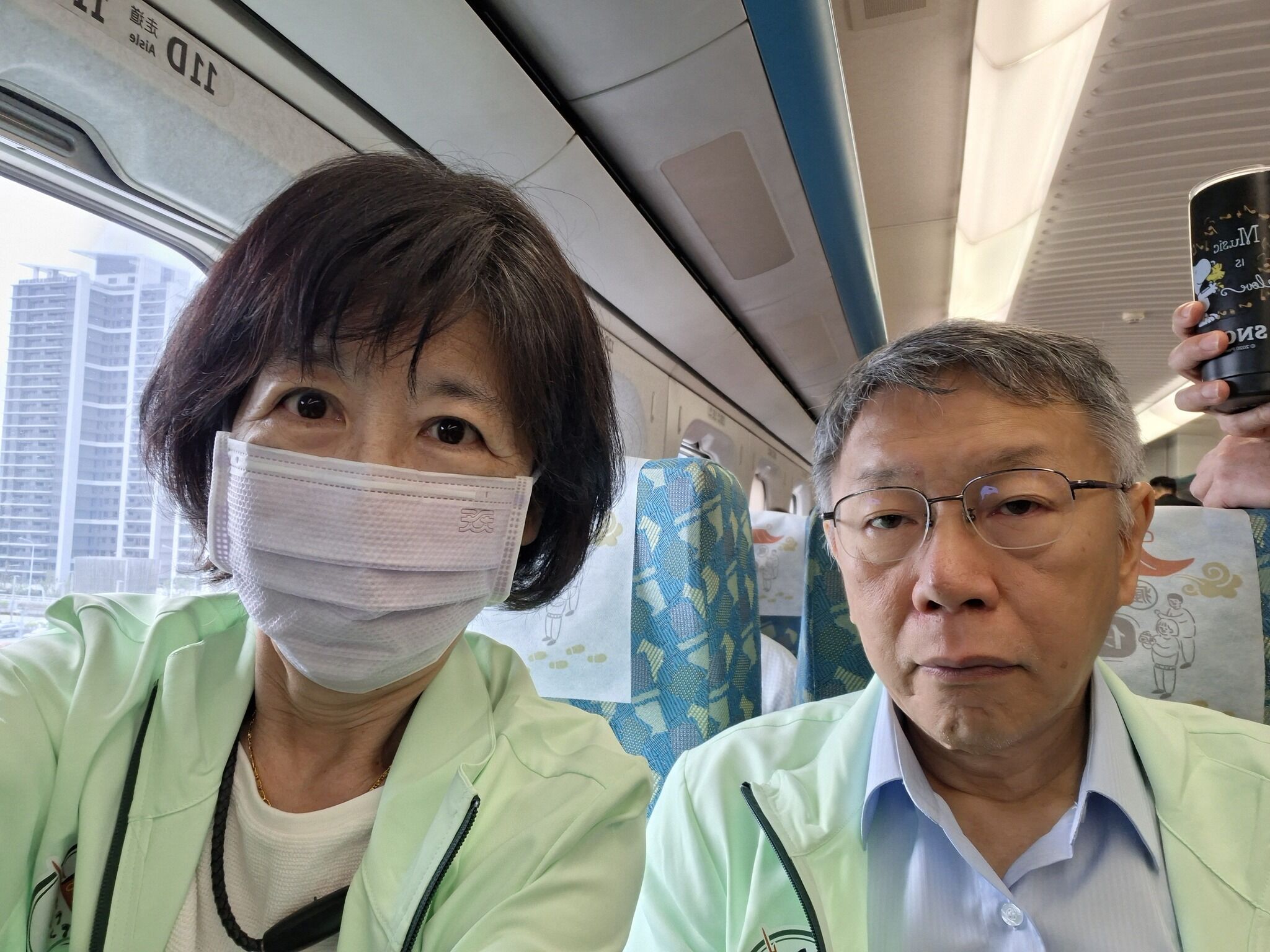 ▲陳佩琪貼出與柯文哲合照。(圖/翻攝自Facebook/陳佩琪)