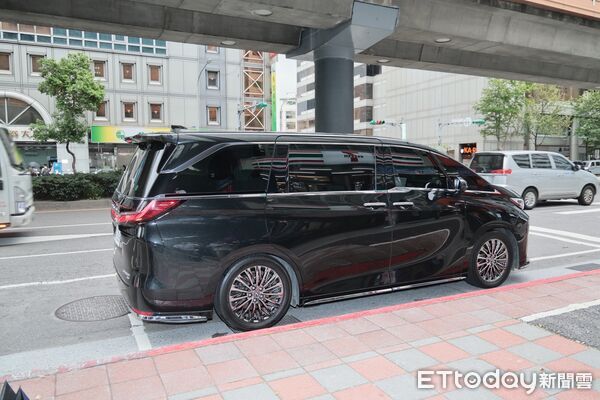 ▲▼ 藍白新北協調會,李乾龍座車 。(圖/記者徐文彬攝)