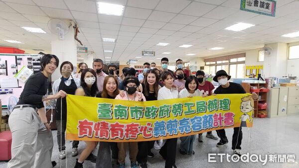 ▲台南市勞工局攜手工會舉辦公益義剪活動,關懷弱勢族群。(記者林東良翻攝,下同)