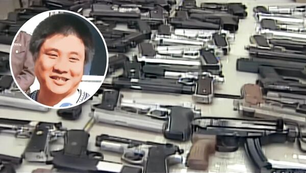 許金德當年成箱走私軍火,數量驚人,烏茲衝鋒槍更成為黑道大哥的身分象徵。(翻攝東森新聞)