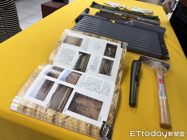▲▼金門623年古墓遭盜掘!陳福海頒破案獎金肯定警效率。(圖/記者鄭逢時攝)